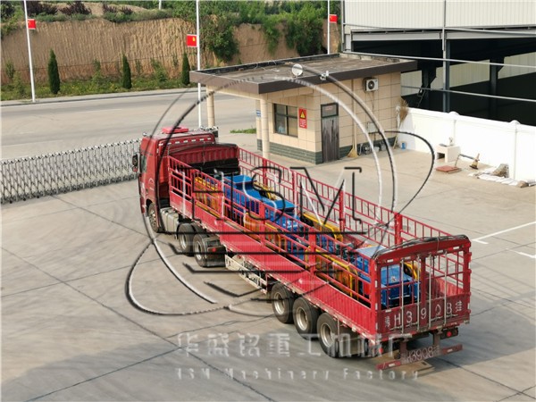三臺(tái)750ⅹ500型對輥破碎機(jī)一起發(fā)往貴陽